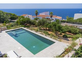 Chalet en Sant Climent-Es Canutells. Villa de diseño contemporáneo con vistas panorámicas al mediterr