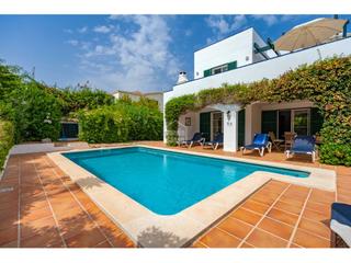 Chalet in Port d´Addaia. Chalet independiente con piscina y vistas al mar en puerto de ad