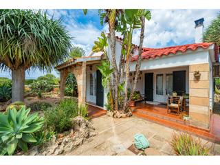 Chalet à Cala Blanca. Chalet individual con piscina privada en santandria, ciutadella,