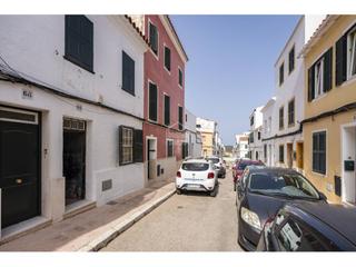 Chalet in Avinguda Menorca-Sínia Costabella. Planta baja con patio, en ubicación céntrica en mahón, menorca