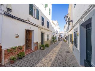Chalet à Ferreries poble. Casa de pueblo en calle peatonal en ferrerias, menorca.