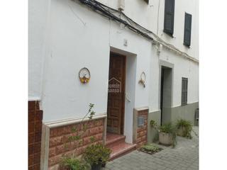 Xalet a Ferreries poble. Casa de pueblo en calle peatonal en ferrerias, menorca.
