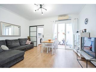 Apartament a Avinguda Menorca-Sínia Costabella. Elegante y amplio apartamento en planta baja con patio privado y