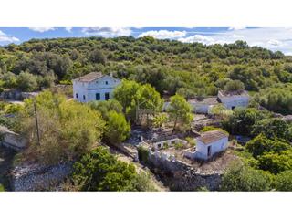 Mas à Alaior Poble. Huerto con noria y arboles frutales en un paraje mágico, cerca d