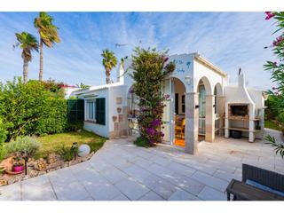 Apartamento en Cala d´En Bosch-Serpentona. Acogedor bungalow situado en un exclusivo complejo residencial p