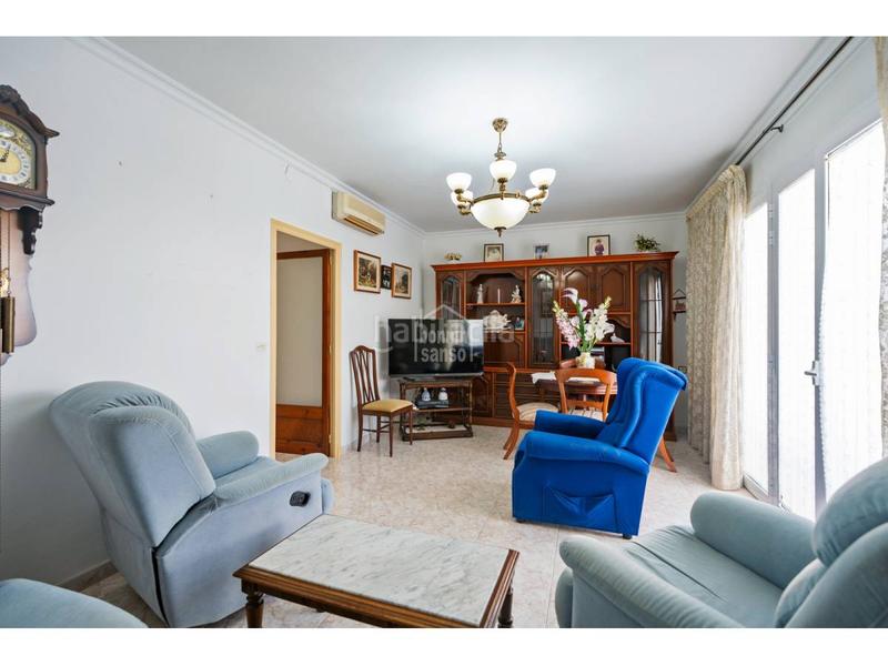 Foto b396bc98-b48b-4b24-9319-85bd55ccded6. Chalet con parcheggio in Es Castell Es Castell