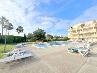 Appartement à Cala Bona. En exclusiva apartamento con piscina y licencia turística cerca