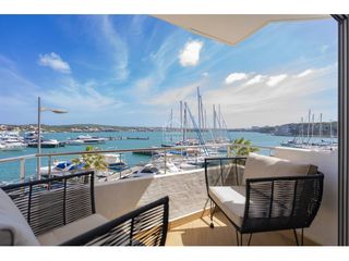 Appartement à Centre Històric. Imagínese despertar cada mañana frente al puerto de mahón, menor