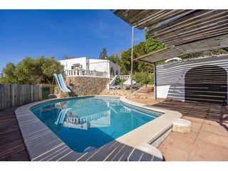 Masía en Cala Blanca. Fantástica casa de campo con piscina en ses retxilleres, ciutade