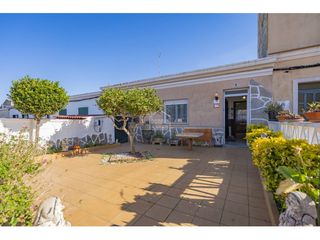 Xalet a Centre Històric. Casa en planta baja con un amplio patio en mahón, menorca