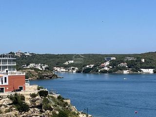 Apartamento en Es Castell. Elegante apartamento renovado con vistas al puerto de mahón en e