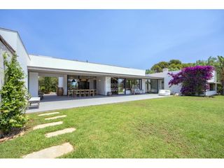 Xalet a Llucmaçanes. Bonnin sanso ofrece en exclusiva una finca contemporánea donde a