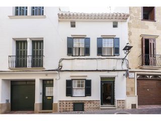 Chalet in Alaior Poble. Interesante casa de pueblo con jardin en alayor, menorca.