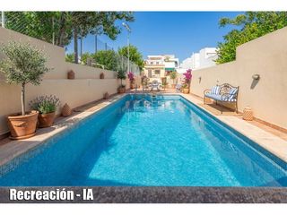 Chalet in Avinguda Menorca-Sínia Costabella. Encantadora casa con jardín y piscina en el corazón de mahón, me