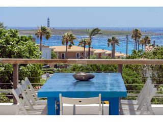 Chalet in Biniancolla-Punta Prima. Villa excepcional orientada al sur con vistas al mar en punta pr