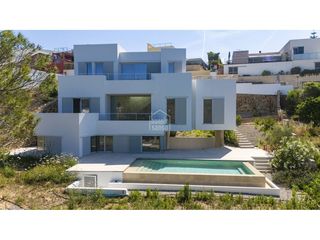 Chalet in Cala Llonga-Sa Mesquida. Chalet de diseño contemporáneo de nueva construcción en cala llo