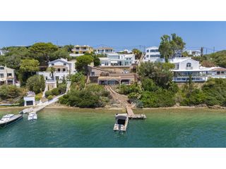 Chalet in Cala Llonga-Sa Mesquida. Exclusiva e irrepetible casa en 1a línea del puerto de mahón, me
