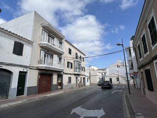 Apartament a Alaior Poble. Espacioso primer piso con patio privado en alayor, menorca