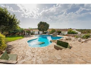 Chalet in Ferreries poble. Finca en venta en plena naturaleza con acceso al barranc de treb