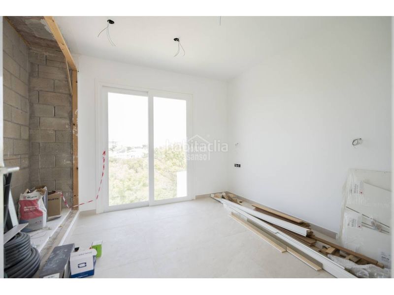 Foto c64eeb48-a349-4dfc-9d3f-b764f140f51c. Chalet  contemporáneo con piscina privada en cala llonga, menorca en Maó / Mahón