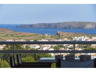 Appartement in Na Macaret. Luminosa propiedad con vistas mar en coves noves, menorca