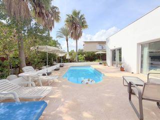 Chalet in Son Servera Poble. Soleado chalet con piscina a unos metros del mar en port verd, m