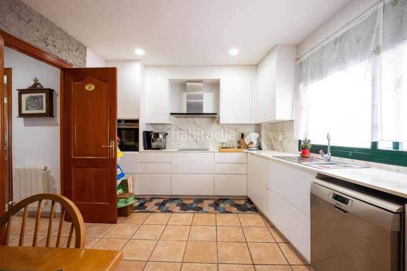 Foto 4ea5750f-e500-4253-b74d-f6b1a5ad4692. Casa amb aparcament a Centre Mataró