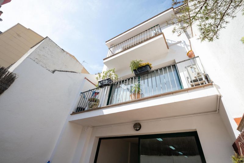 Foto 81c39a4a-980b-496e-94d5-46fcfdf4a1c6. Casa amb aparcament a Centre Mataró