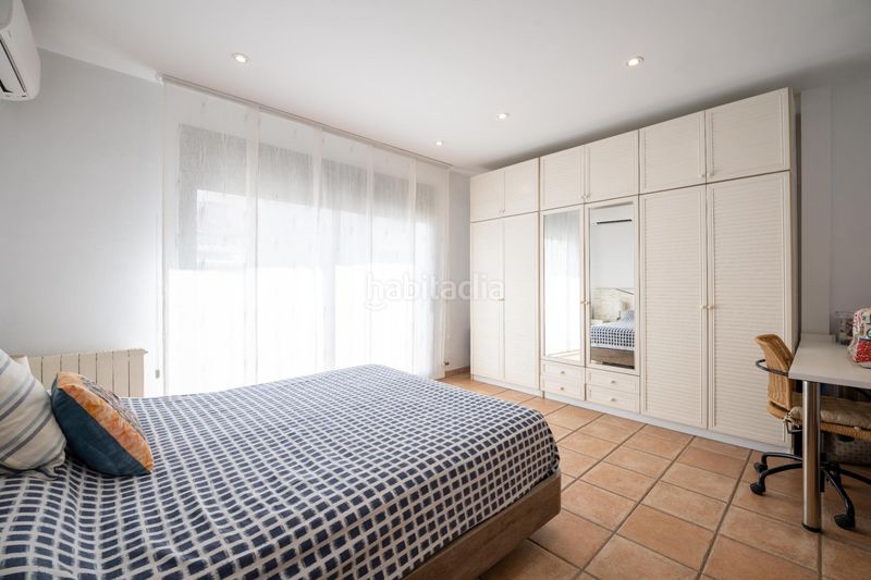 Foto fa0ea2ef-1ded-46c8-9312-81113a2e8a49. Casa amb aparcament a Centre Mataró