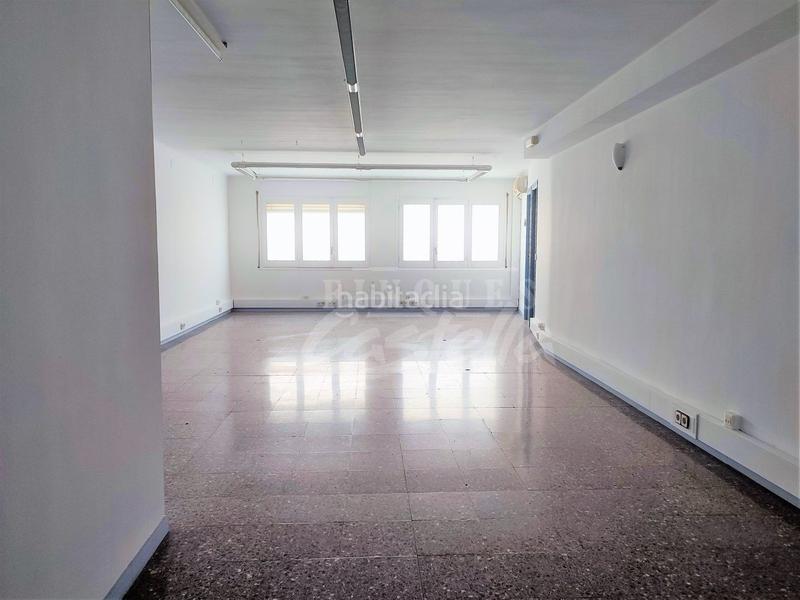 Foto d44225c0-14c7-4f4c-90d1-16217de08374. Location local commercial dans Centre Mataró