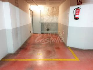 Aparcament cotxe a Centre. Plaza de parking y trastero situada en la plaza fiveller de mata