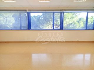 Location Bureau à Pla d'en Boet. Mataró, local para oficinas en zona industrial les hortesref. 30