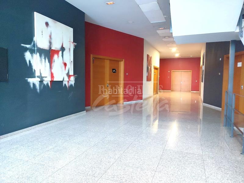 Foto cc1f53f2-0778-4c8a-8f6b-51b2df1e77d3. Lloguer oficina amb aparcament a Pla d'en Boet Mataró