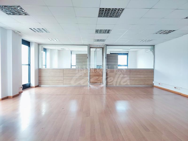 Foto fbed4c17-b123-4a2a-9c1a-d86d46b3d342. Lloguer oficina amb aparcament a Pla d'en Boet Mataró