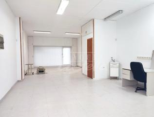 Lloguer Local Comercial a Pla d'en Boet. Local comercial i serveis   sortida de fums  65 m  diafan  dona