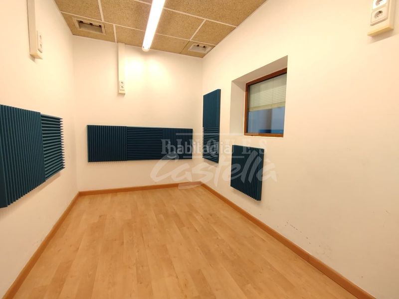 Foto e98ad00b-9c1a-4e6d-96d7-7a827ad4453c. Business premise with heating in Peramàs Mataró