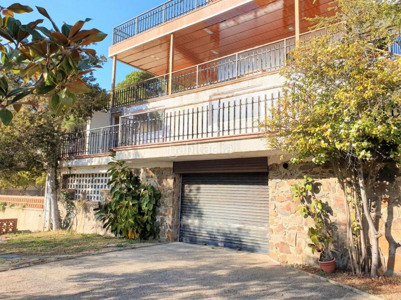 Foto 7f76ee84-4dad-414d-9b96-5a2169116995. Casa espectacular casa a cuatro vientos con piscina ubicada en la urbanización de can vilardell.consta de 345mconstruidos de vivienda e en Mataró