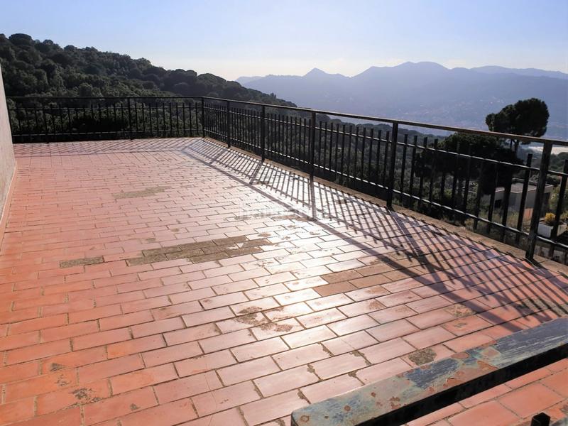 Foto aa834d00-9561-4f7d-b1be-db822e3ef84b. Casa espectacular casa a cuatro vientos con piscina ubicada en la urbanización de can vilardell.consta de 345mconstruidos de vivienda e en Mataró