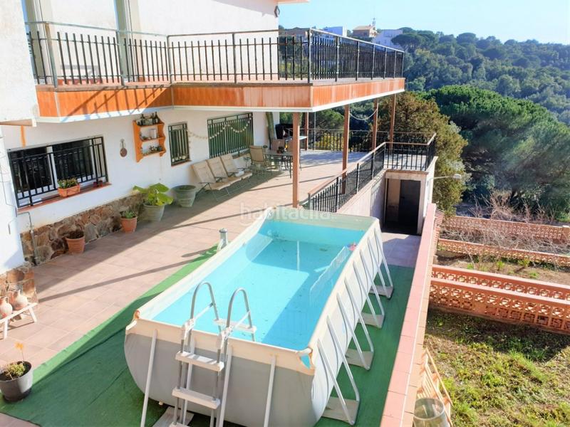 Foto c36d97f8-4da0-44c4-848a-e3f652b2f98c. Casa espectacular casa a cuatro vientos con piscina ubicada en la urbanización de can vilardell.consta de 345mconstruidos de vivienda e en Mataró