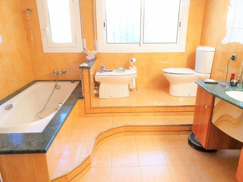 Foto ec7d63ec-a81b-4834-afc2-83ac7d8eb09f. Casa espectacular casa a cuatro vientos con piscina ubicada en la urbanización de can vilardell.consta de 345mconstruidos de vivienda e en Mataró