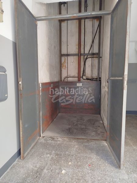 Foto ca965ba5-3201-4cd5-9e79-6131ed97dad6. Location bâtiment à usage industriel dans Eixample Mataró
