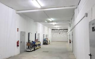 Location Local commercial à Eixample. Eres profesional y necesitas espacio? tenemos trasteros donde de