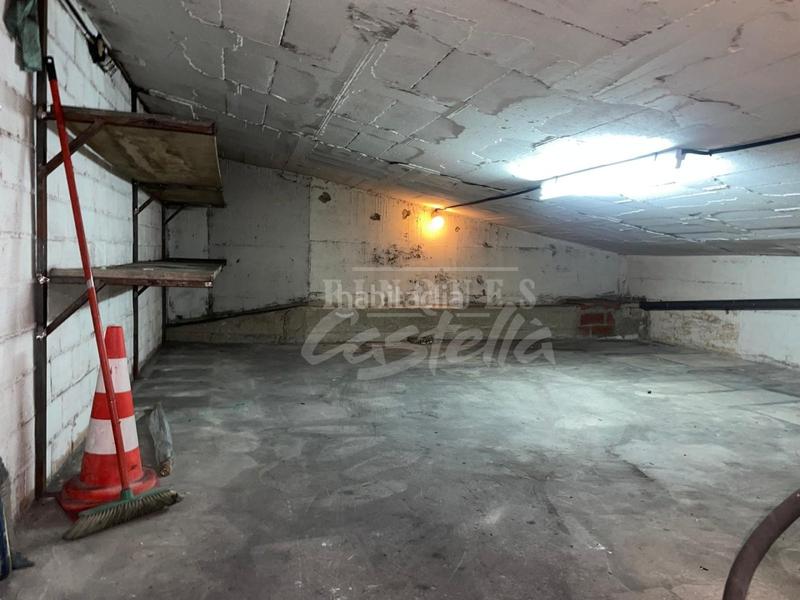 Foto fcd5d4c1-ad26-4ff3-b3af-0f5b7303d78f. Local comercial no pierdas la oportunidad de hacerte con este fabuloso trastero en la encantadora localidad , en la zona de cerdanyola! e en Mataró