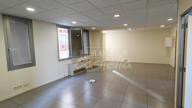 Foto ae4344a4-4181-4aa6-b605-698a0778701a. Lloguer local comercial a Centre Mataró