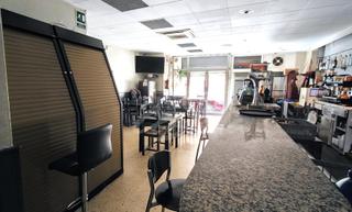 Lloguer Local Comercial a Rocafonda. Bar con terraza en traspaso 35.000 en pleno rendimiento situado