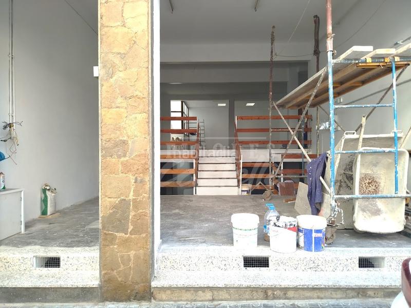 Foto 041fb233-901a-4270-9fb5-5d6712fe6a75. Alquiler local comercial  de 250 m totales en dos plantas. cada planta de 125 m aproximadamente.no tiene accesso de vehículos.finques castel en Mataró