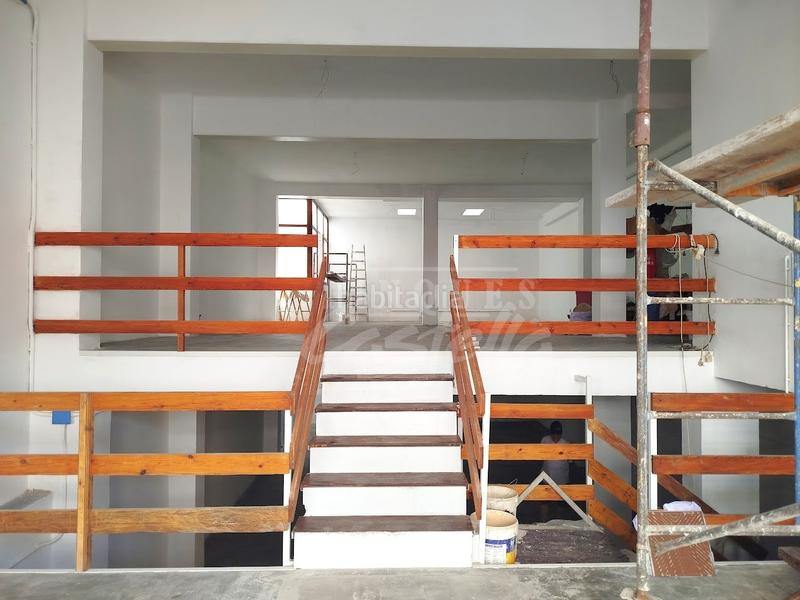 Foto 63fb3925-afd8-462a-8e3e-9138ee436aea. Alquiler local comercial  de 250 m totales en dos plantas. cada planta de 125 m aproximadamente.no tiene accesso de vehículos.finques castel en Mataró