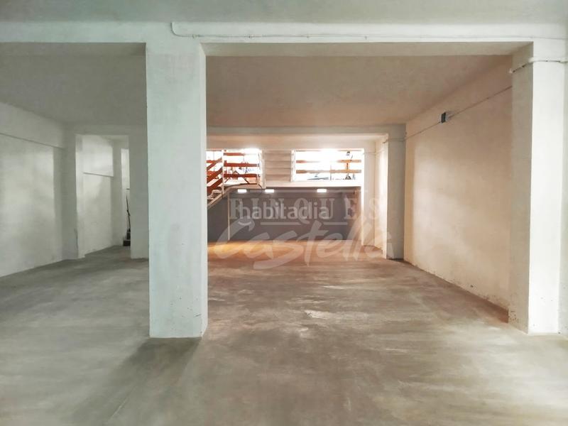 Foto 6be8ea15-3c45-49b4-9e25-fbb80719b592. Alquiler local comercial  de 250 m totales en dos plantas. cada planta de 125 m aproximadamente.no tiene accesso de vehículos.finques castel en Mataró