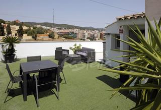 Pis a Centre. En exlusiva atico duplex con terraza, parking y dos trasteros.vi