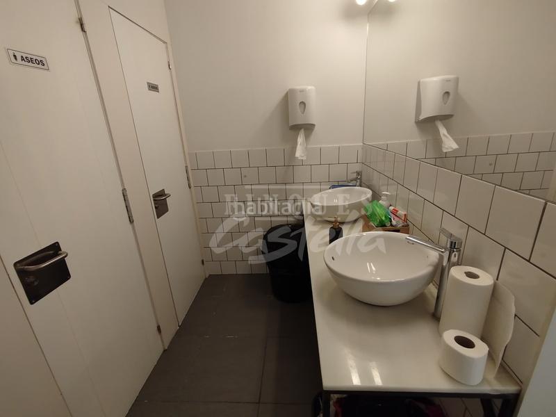 Foto 061f1e09-0f62-4dd9-b66c-585a22beab02. Local comercial amb calefacció a Centre Mataró